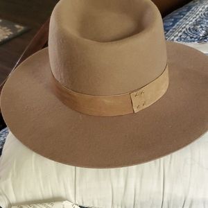 Gigi Pip hat 👒